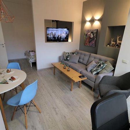 Cozy Novotel Studio - Free Minibar - Quiet & Peace Bukares Bagian luar foto