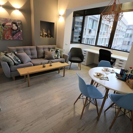 Cozy Novotel Studio - Free Minibar - Quiet & Peace Bukares Bagian luar foto