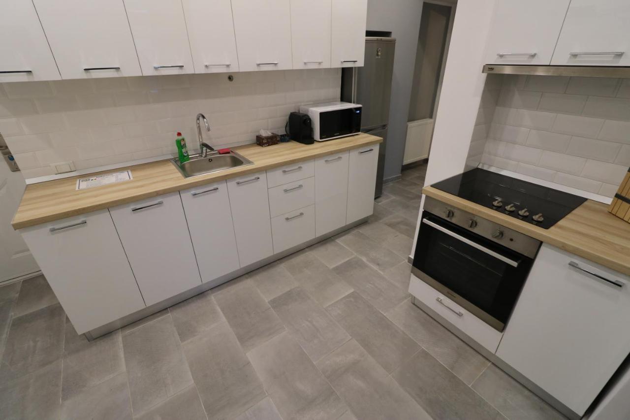 Cozy Novotel Studio - Free Minibar - Quiet & Peace Bukares Bagian luar foto