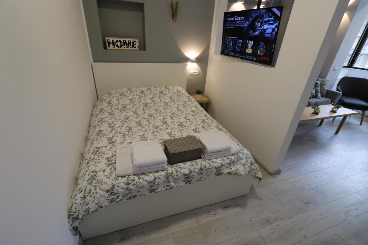 Cozy Novotel Studio - Free Minibar - Quiet & Peace Bukares Bagian luar foto