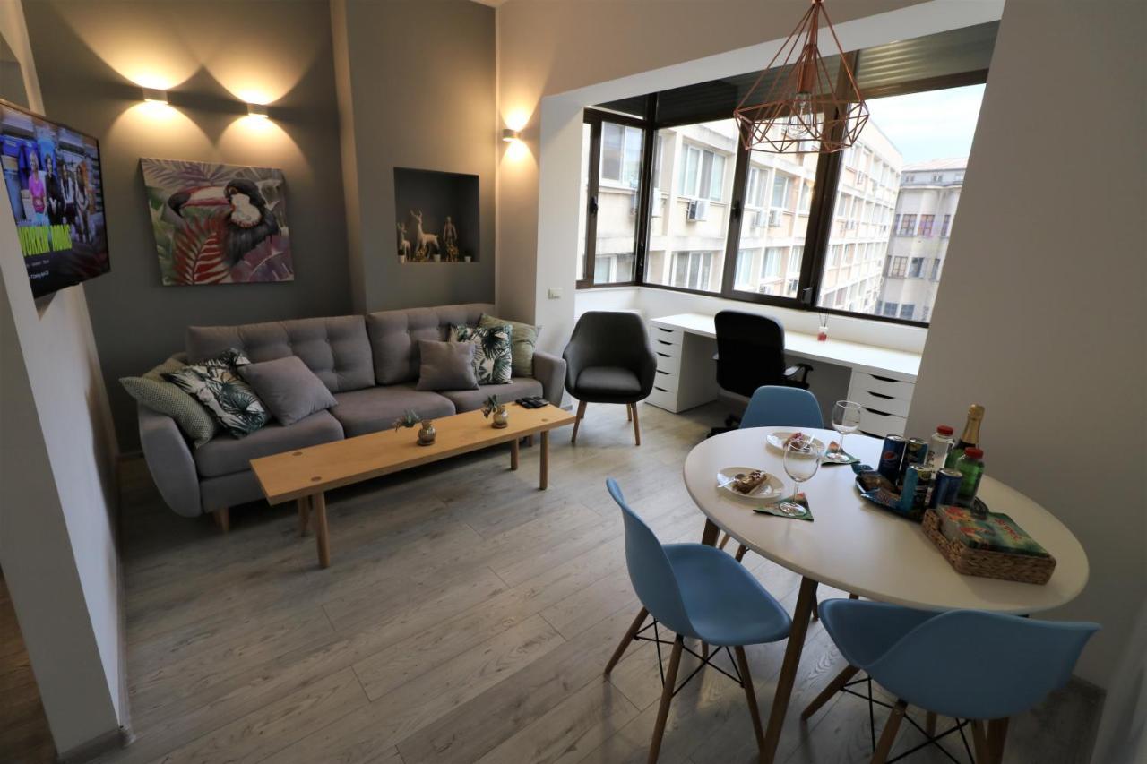 Cozy Novotel Studio - Free Minibar - Quiet & Peace Bukares Bagian luar foto