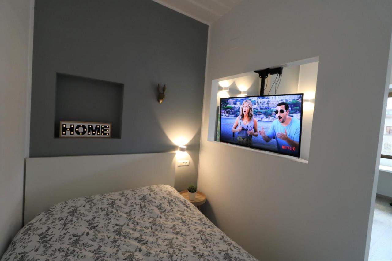Cozy Novotel Studio - Free Minibar - Quiet & Peace Bukares Bagian luar foto