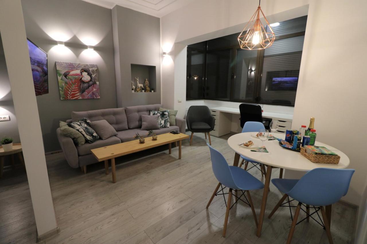 Cozy Novotel Studio - Free Minibar - Quiet & Peace Bukares Bagian luar foto