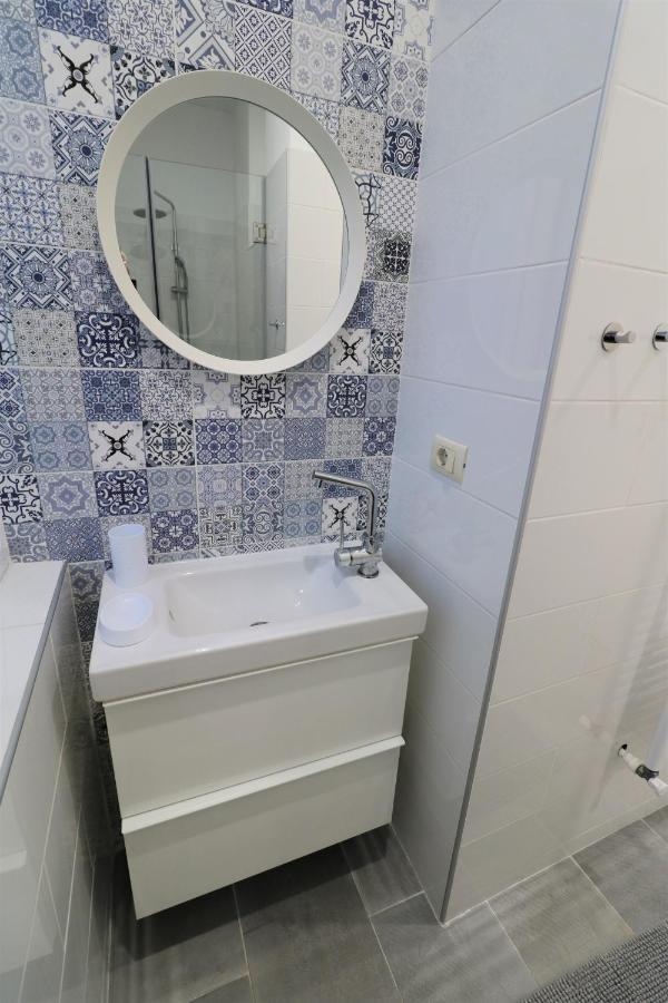 Cozy Novotel Studio - Free Minibar - Quiet & Peace Bukares Bagian luar foto