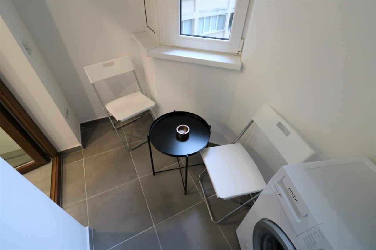 Cozy Novotel Studio - Free Minibar - Quiet & Peace Bukares Bagian luar foto