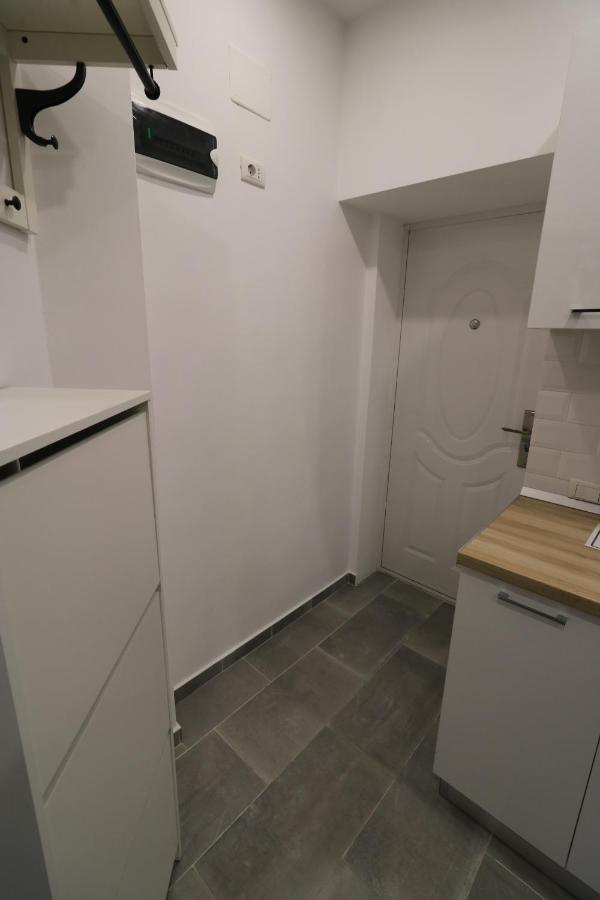 Cozy Novotel Studio - Free Minibar - Quiet & Peace Bukares Bagian luar foto
