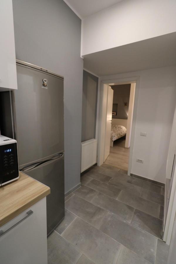 Cozy Novotel Studio - Free Minibar - Quiet & Peace Bukares Bagian luar foto