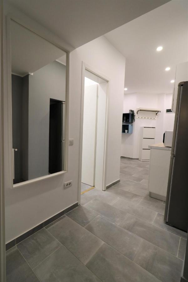 Cozy Novotel Studio - Free Minibar - Quiet & Peace Bukares Bagian luar foto