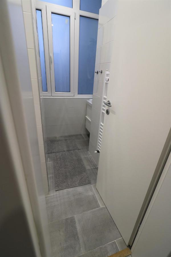 Cozy Novotel Studio - Free Minibar - Quiet & Peace Bukares Bagian luar foto