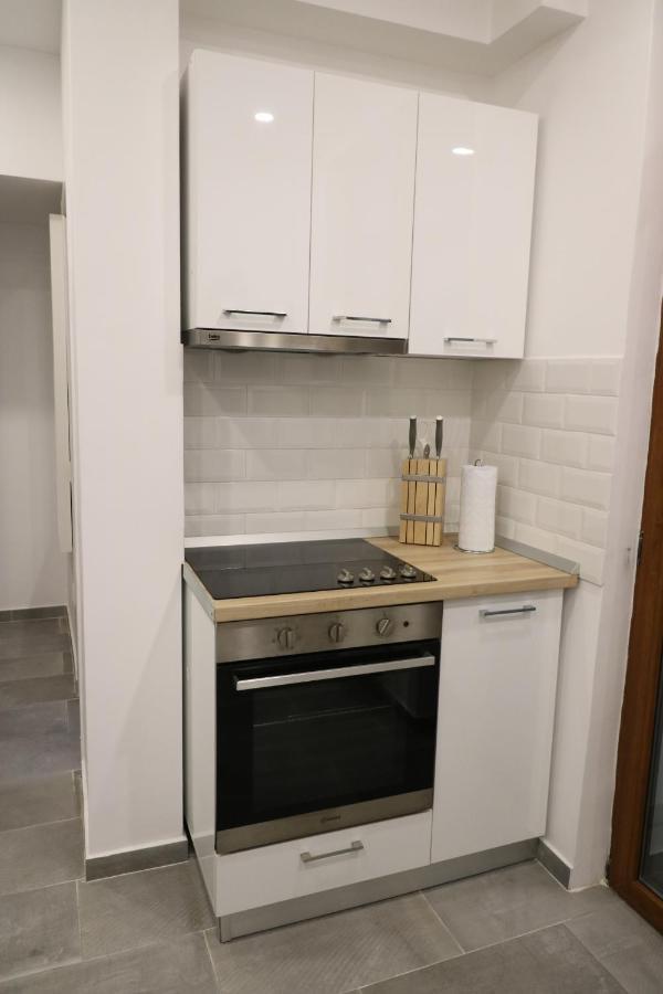 Cozy Novotel Studio - Free Minibar - Quiet & Peace Bukares Bagian luar foto