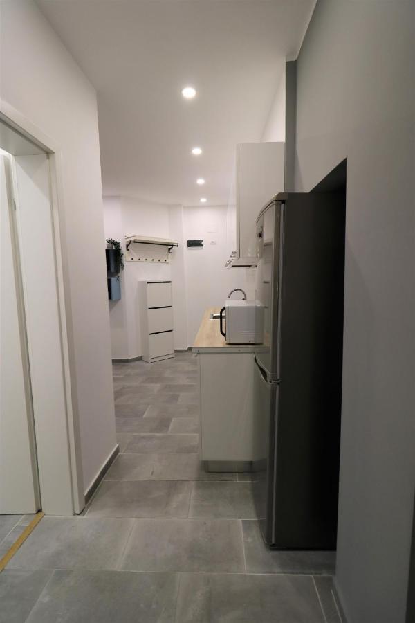 Cozy Novotel Studio - Free Minibar - Quiet & Peace Bukares Bagian luar foto