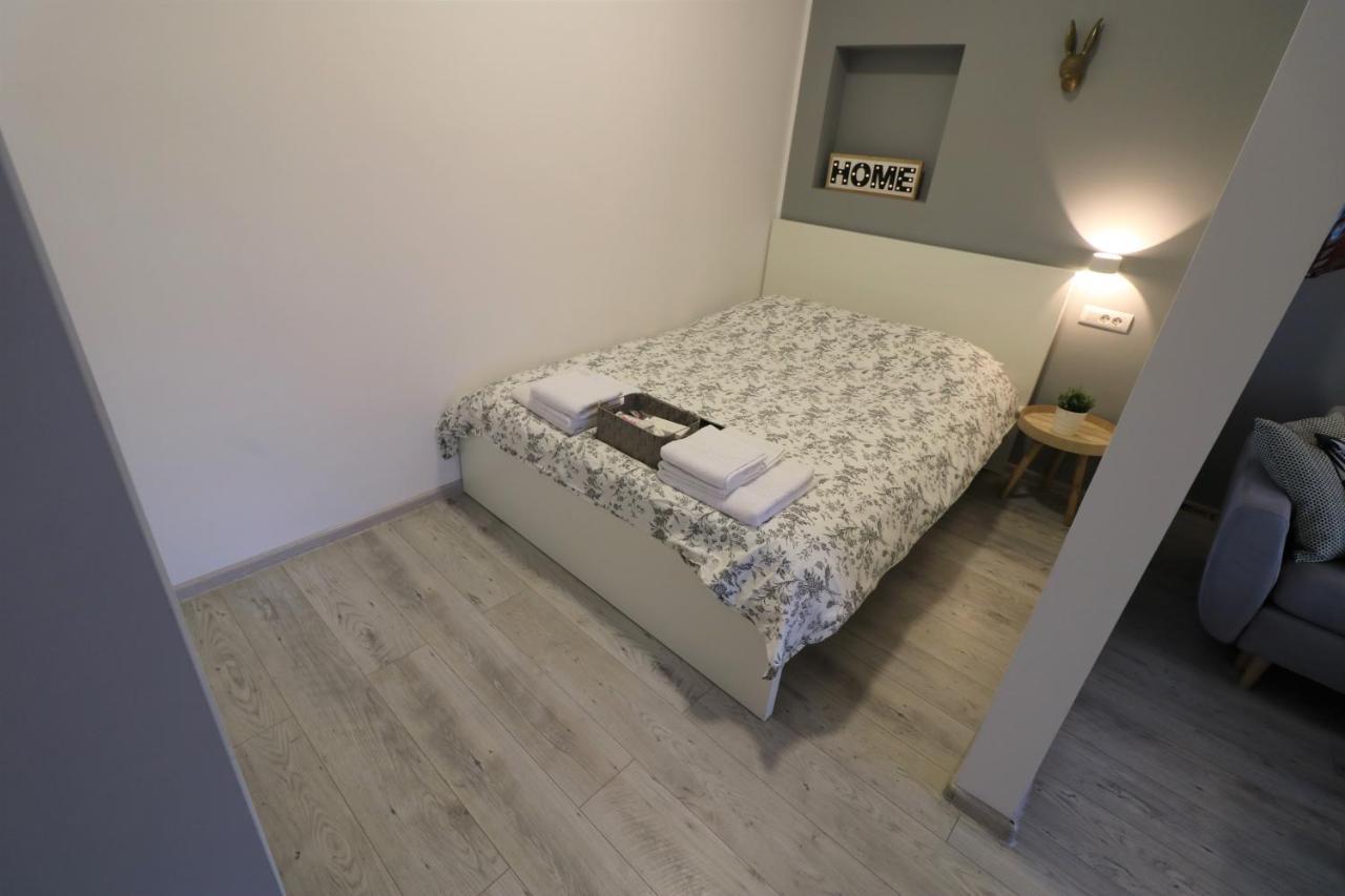 Cozy Novotel Studio - Free Minibar - Quiet & Peace Bukares Bagian luar foto