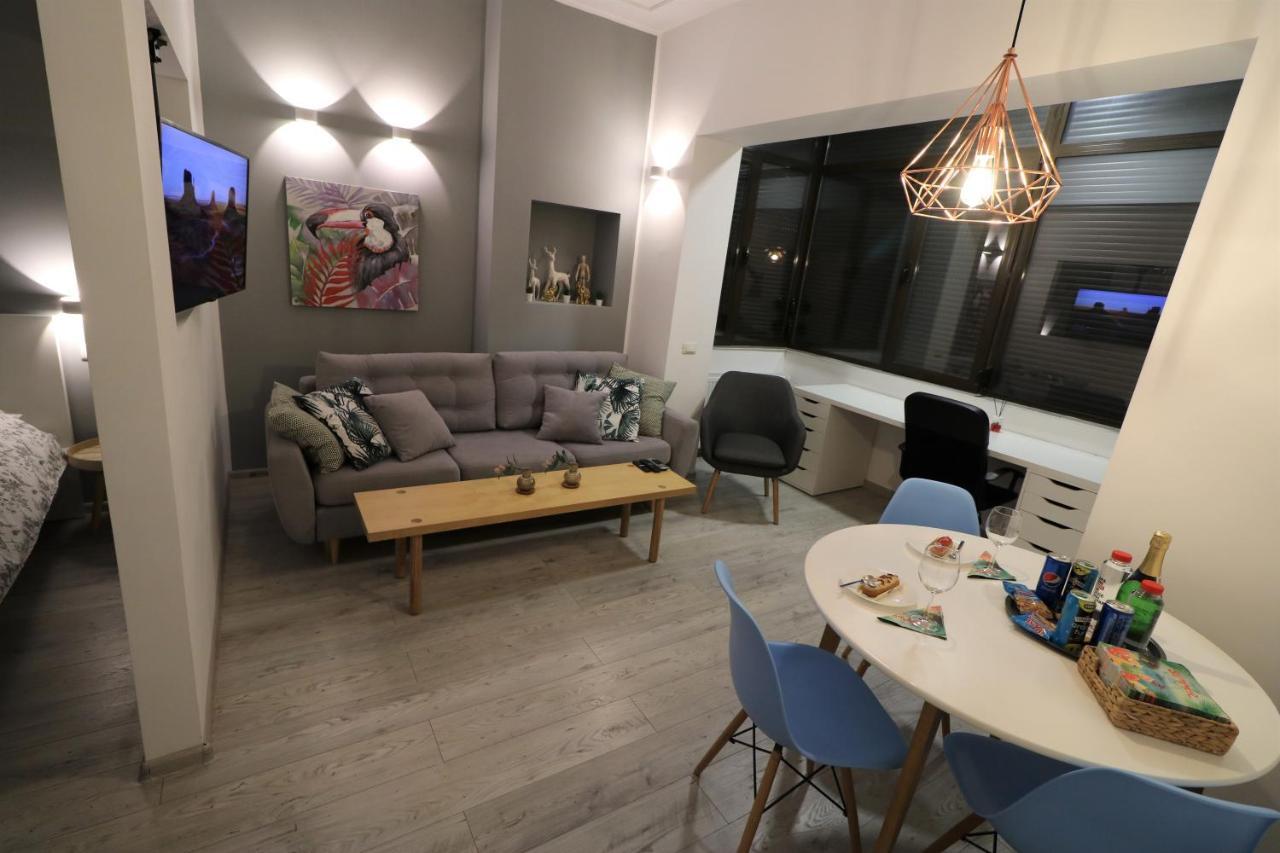 Cozy Novotel Studio - Free Minibar - Quiet & Peace Bukares Bagian luar foto