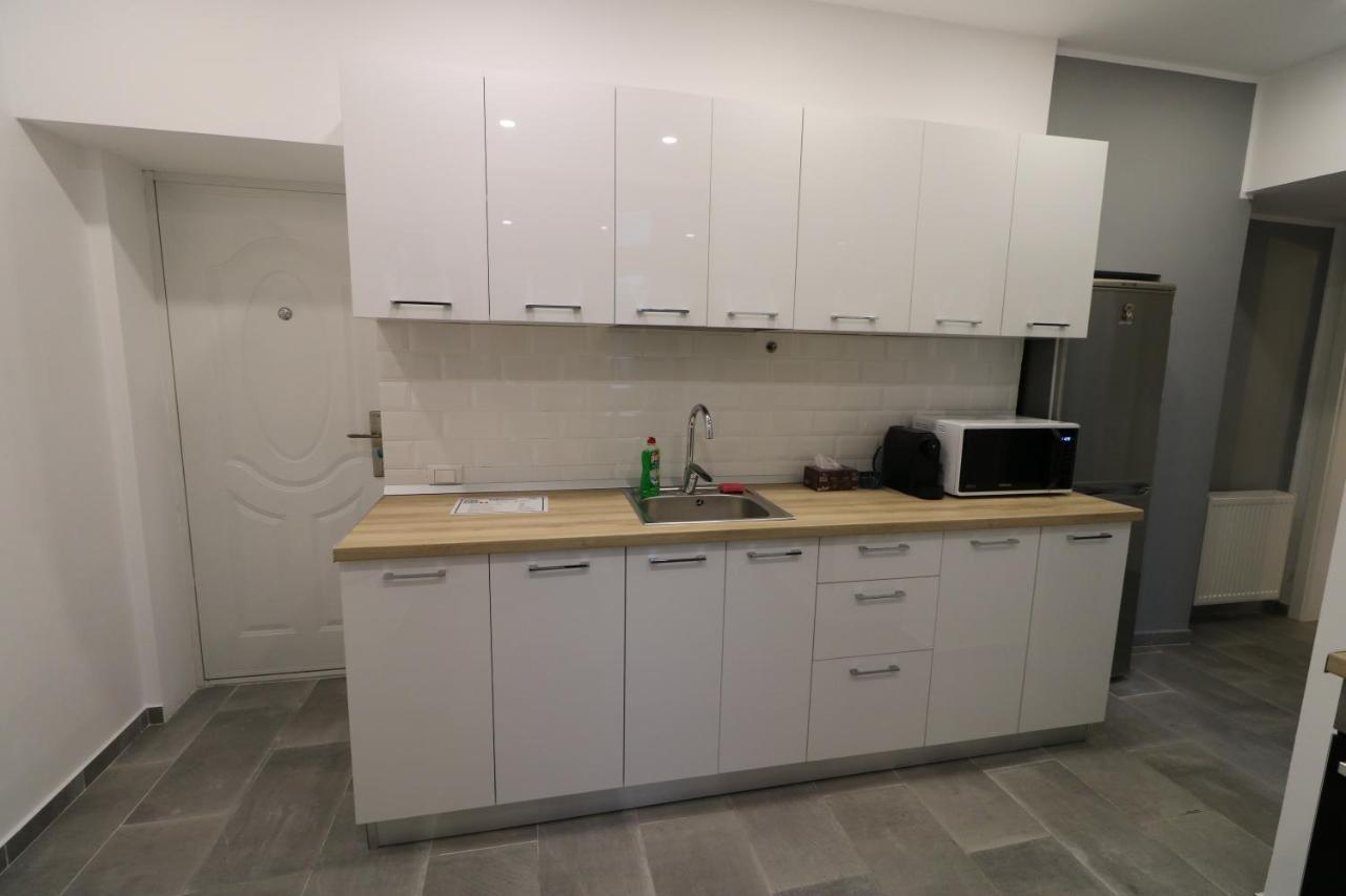 Cozy Novotel Studio - Free Minibar - Quiet & Peace Bukares Bagian luar foto