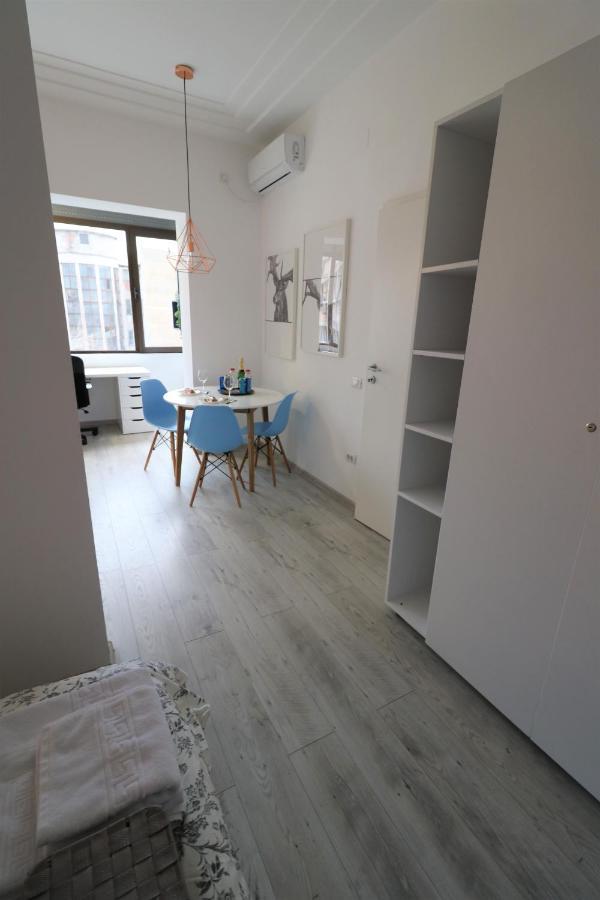 Cozy Novotel Studio - Free Minibar - Quiet & Peace Bukares Bagian luar foto