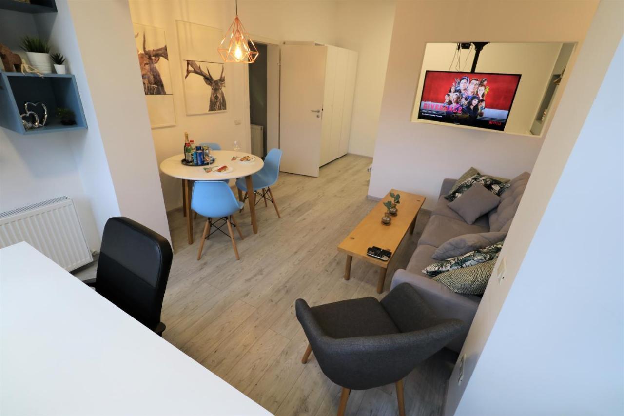 Cozy Novotel Studio - Free Minibar - Quiet & Peace Bukares Bagian luar foto