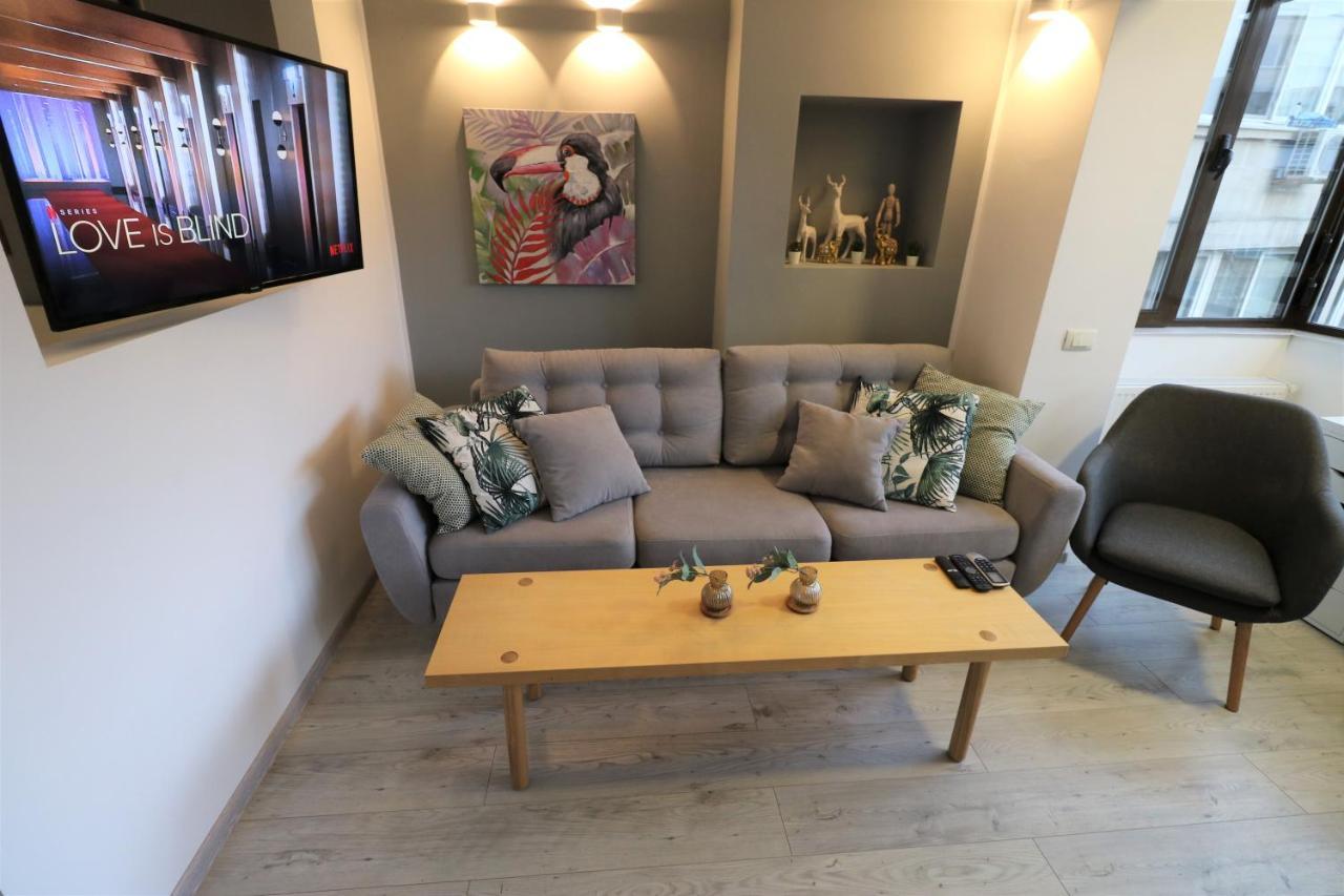 Cozy Novotel Studio - Free Minibar - Quiet & Peace Bukares Bagian luar foto
