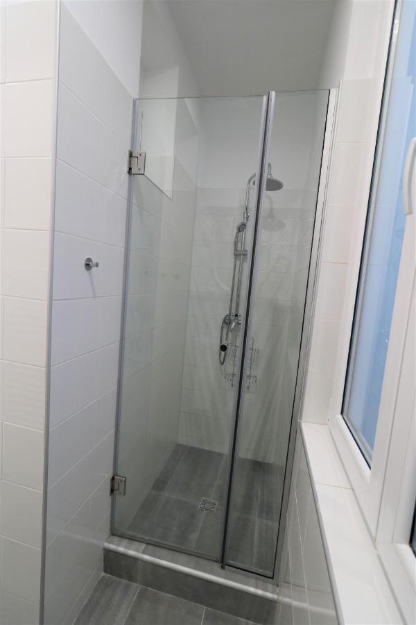 Cozy Novotel Studio - Free Minibar - Quiet & Peace Bukares Bagian luar foto